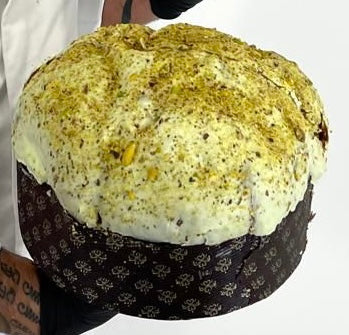 Panettone artigianale al pistacchio con delicata crema di pistacchio