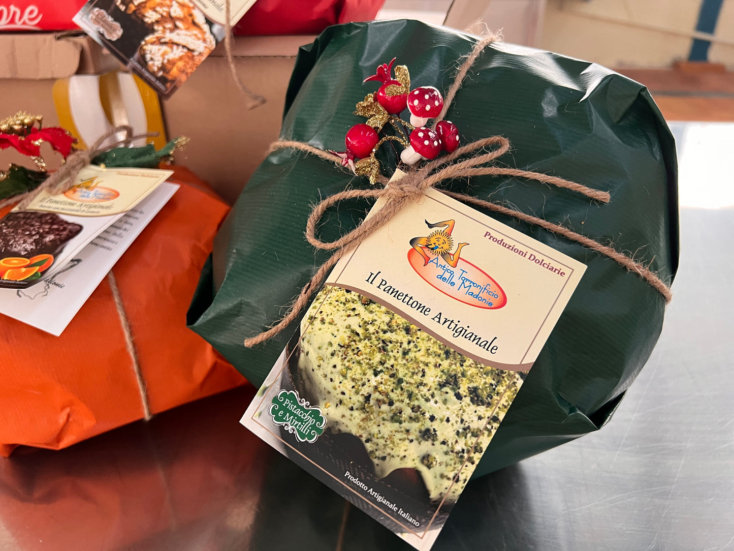Panettone artigianale al pistacchio con delicata crema di pistacchio