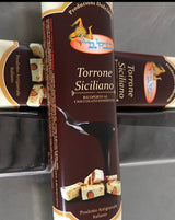 Confezioni di torrone alle mandorle ricoperto al cioccolato fondente